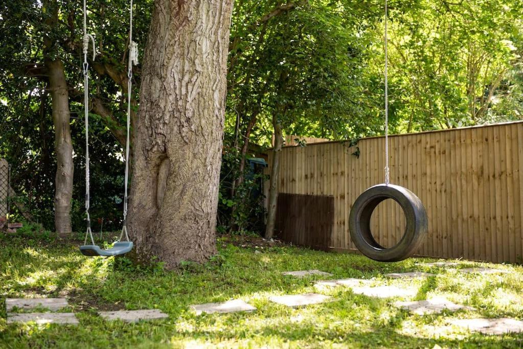 Walnut Flats-F2, 3-Bedroom With Garden & Patio - Ac, Parking, Netflix, Wifi - Close To Oxford, Bicester & Blenheim Palace エクステリア 写真