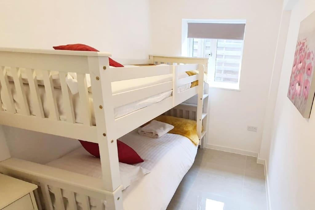 Walnut Flats-F2, 3-Bedroom With Garden & Patio - Ac, Parking, Netflix, Wifi - Close To Oxford, Bicester & Blenheim Palace エクステリア 写真