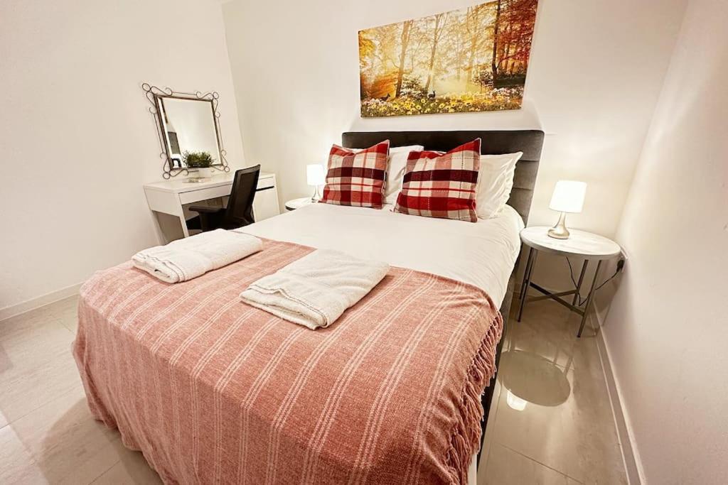 Walnut Flats-F2, 3-Bedroom With Garden & Patio - Ac, Parking, Netflix, Wifi - Close To Oxford, Bicester & Blenheim Palace エクステリア 写真